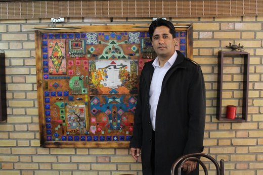 تصویری از رییس فدراسیون بوکس با لباس محلیعکس تصویری از رییس فدراسیون بوکس با لباس محلیعکس
