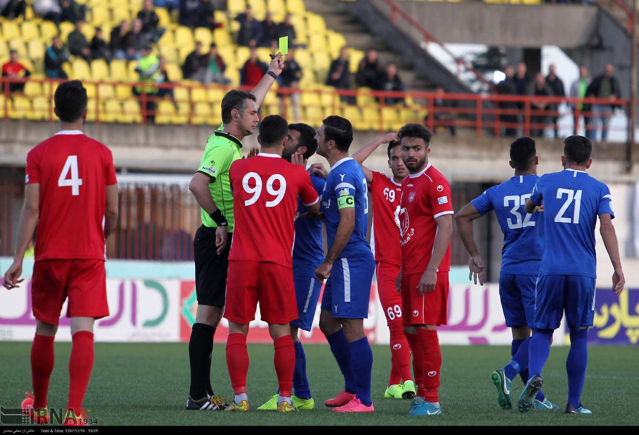 اخراج دو بازیکن در پایان بازی و ضرب و شتم خبرنگار در رشت اخراج دو بازیکن در پایان بازی و ضرب و شتم خبرنگار در رشت